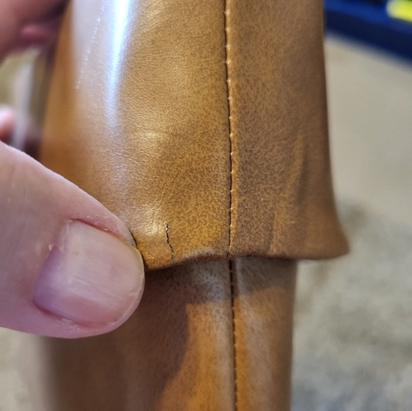 Colin Stuart Butterscotch knee-high heel faux leather boots. 9B - Picture 11 of 15